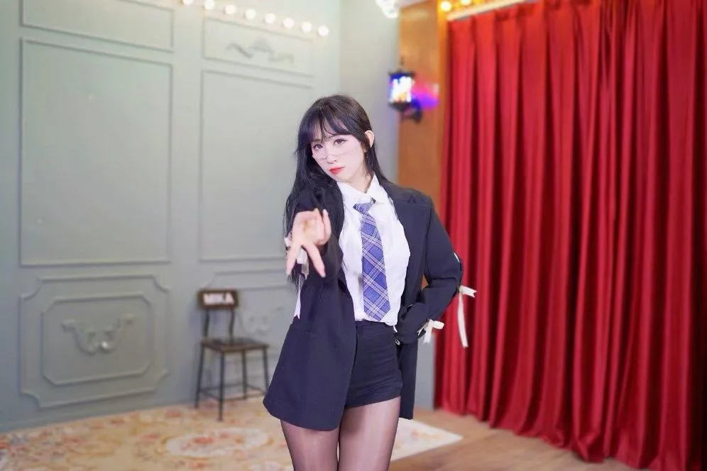 B站兔牙sinar酱 – NO.01 舰长图直播片段[23] [44P]插图8